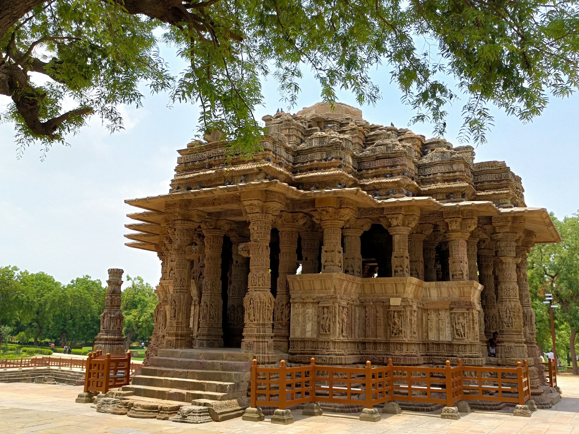 Sun Temple Modhera: Gujarat's Ancient Solar Shrine - A Complete Visitor ...