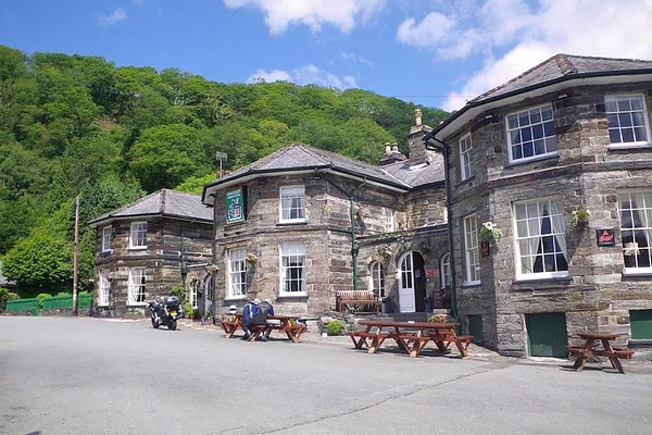 The Oakeley Arms Hotel