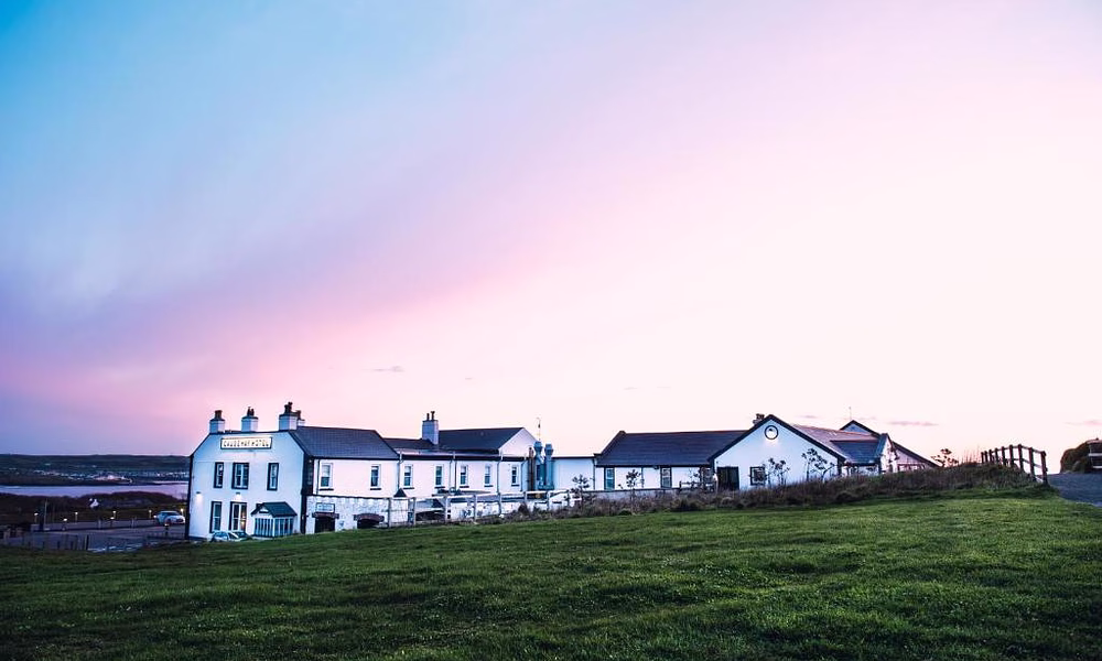 Causeway Hotel