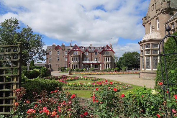 Glenesk Hotel